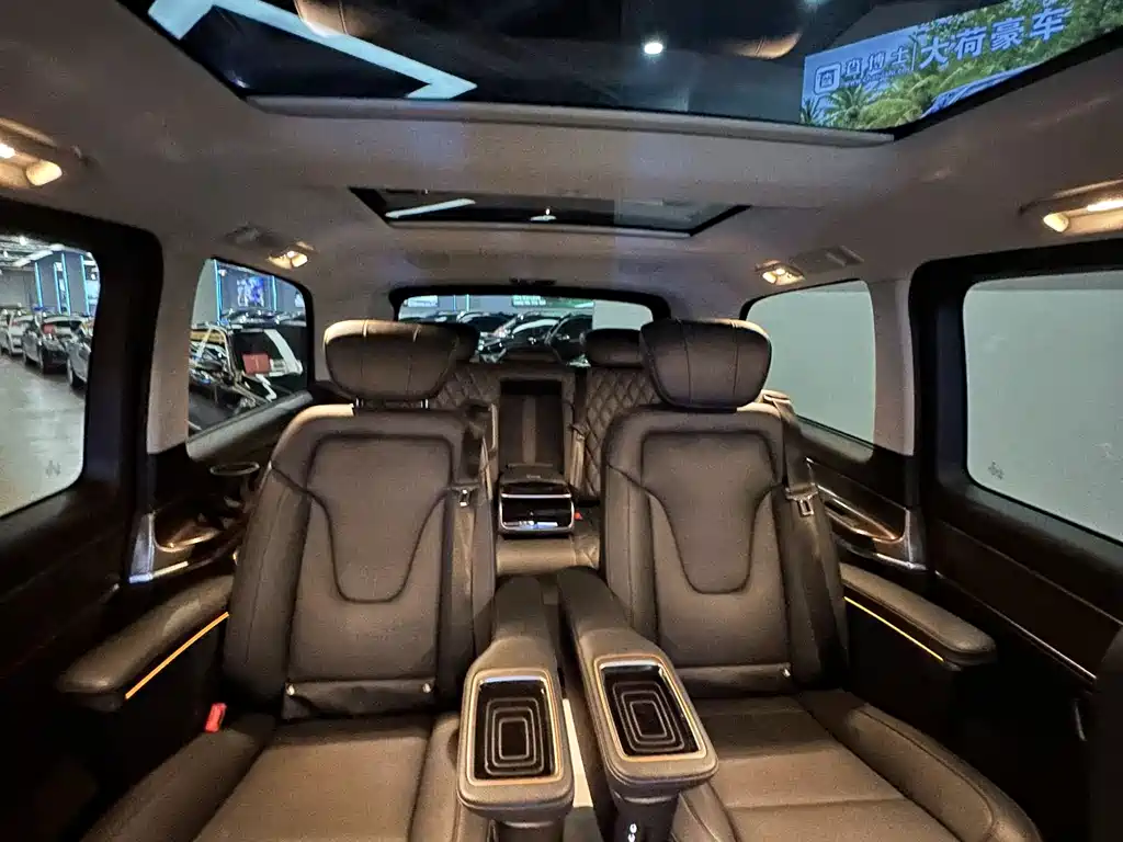 Mercedes-Benz V-Class 2020 — фото 19