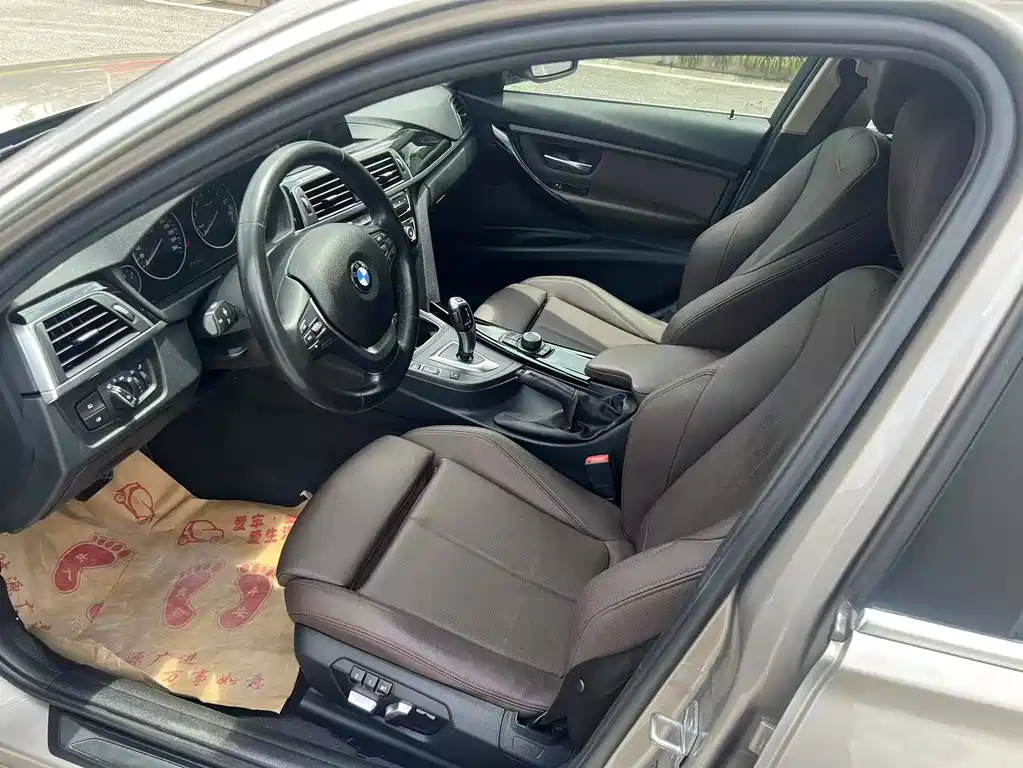 BMW 3 Series 2018 — фото 10