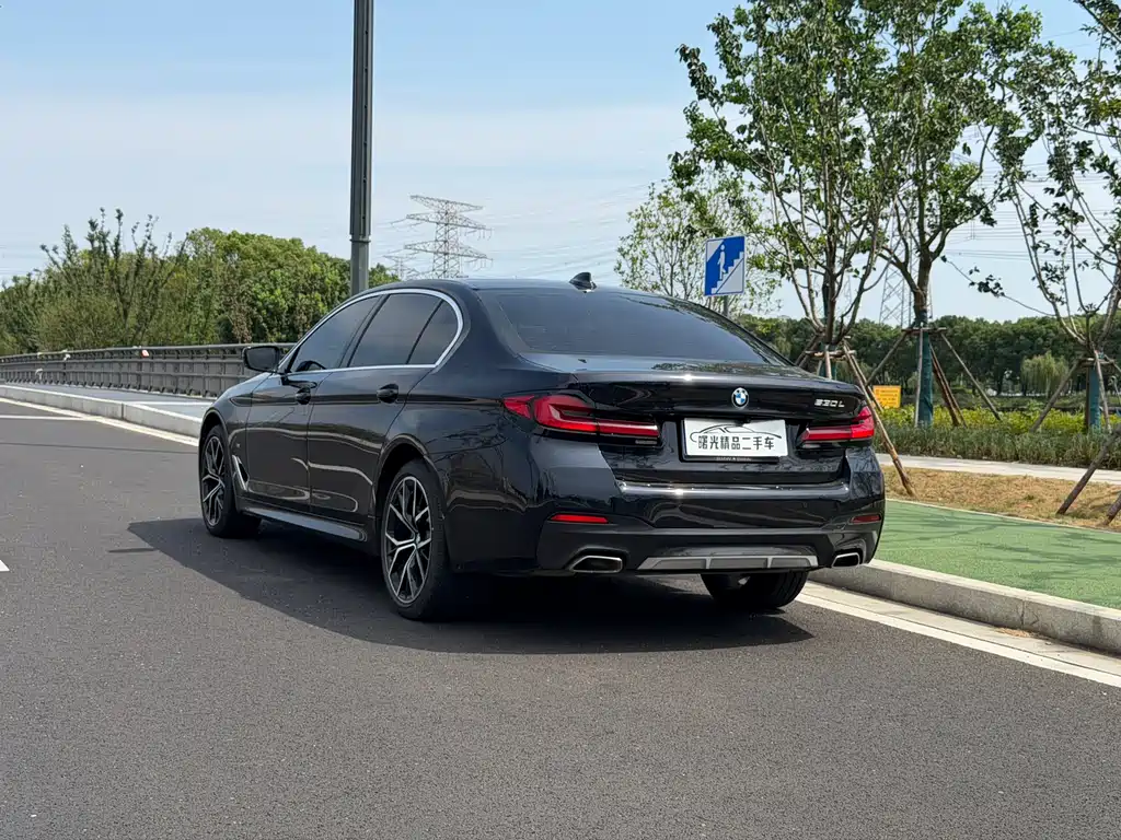 BMW 5 Series 2022 — фото 12
