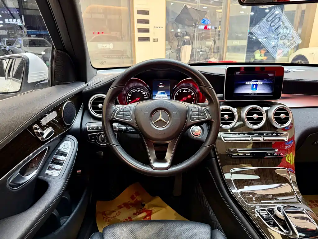 Mercedes-Benz GLC 2018 — фото 10