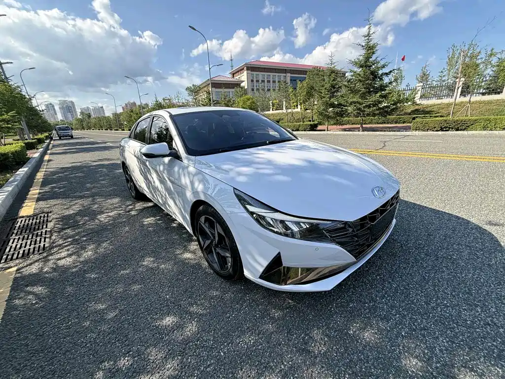 Hyundai Elantra 2023