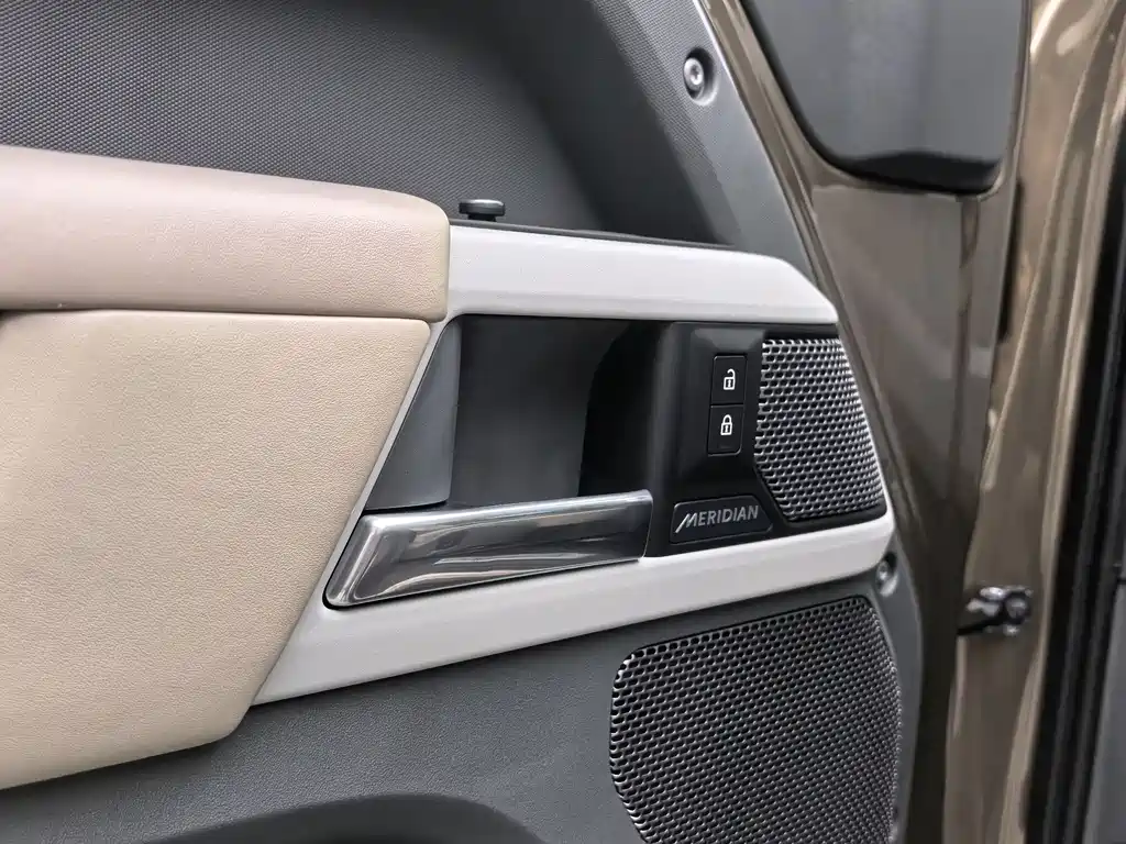 Land Rover Defender 2020 — фото 10