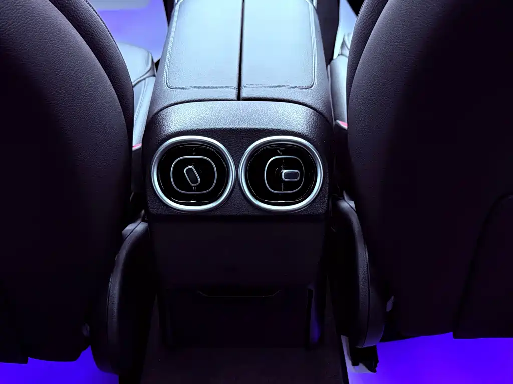 Mercedes-Benz C-Class 2023 — фото 20
