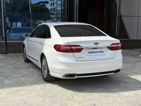 Ford Taurus 2016