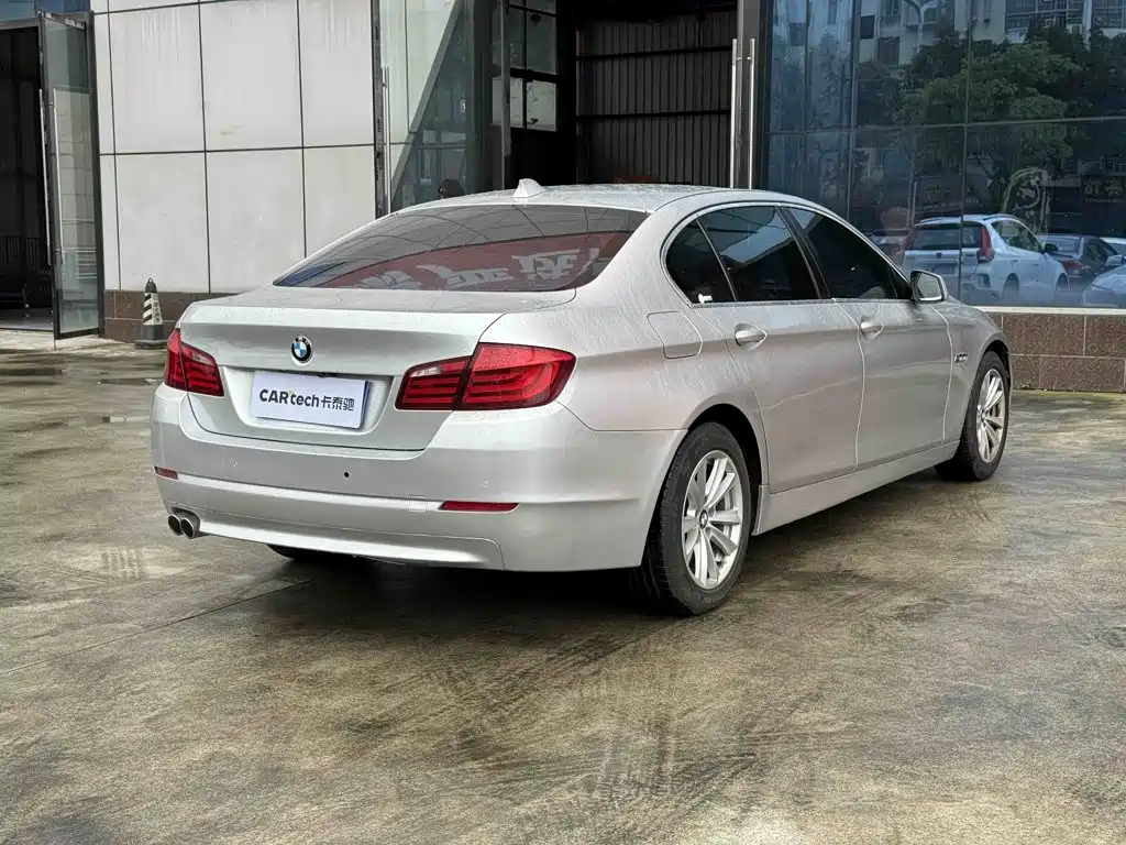 BMW 5 Series 2011 — фото 15
