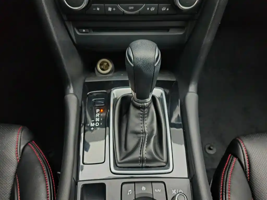 Mazda 3 Axela 2018 — фото 13