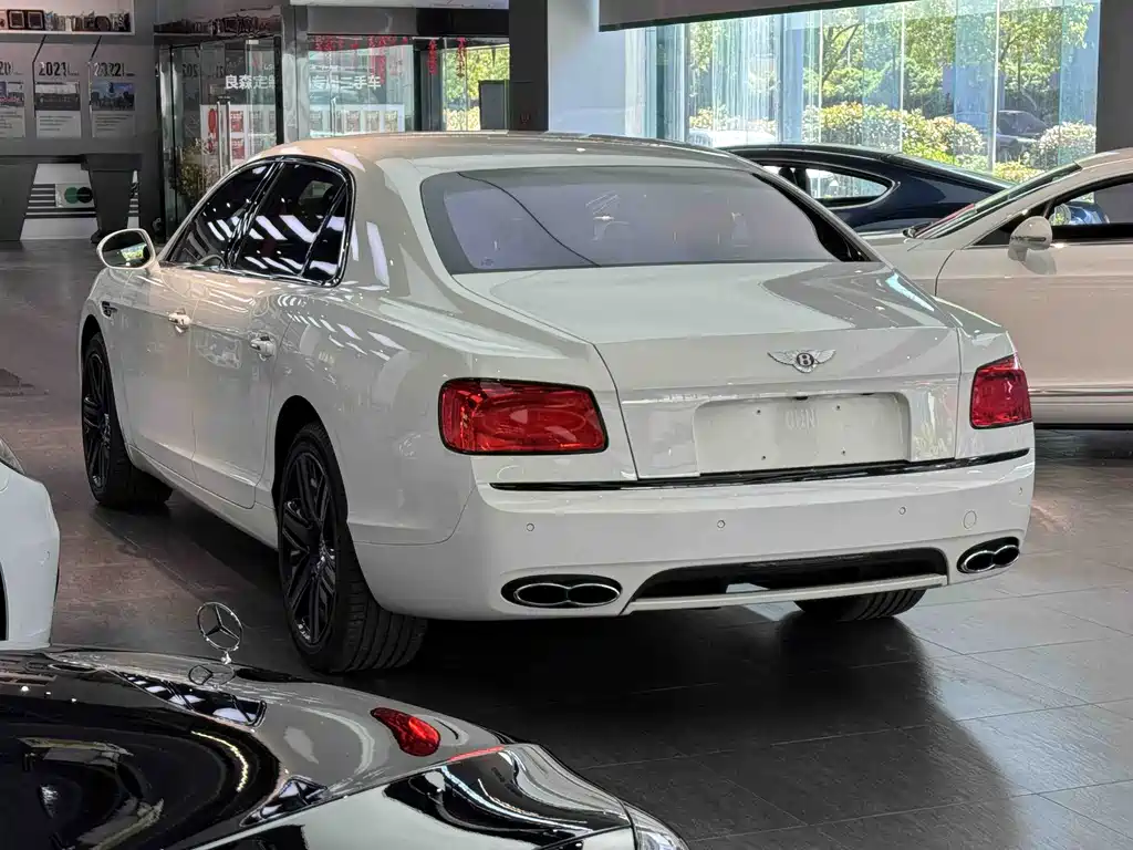 Bentley Flying Spur 2018 — фото 4
