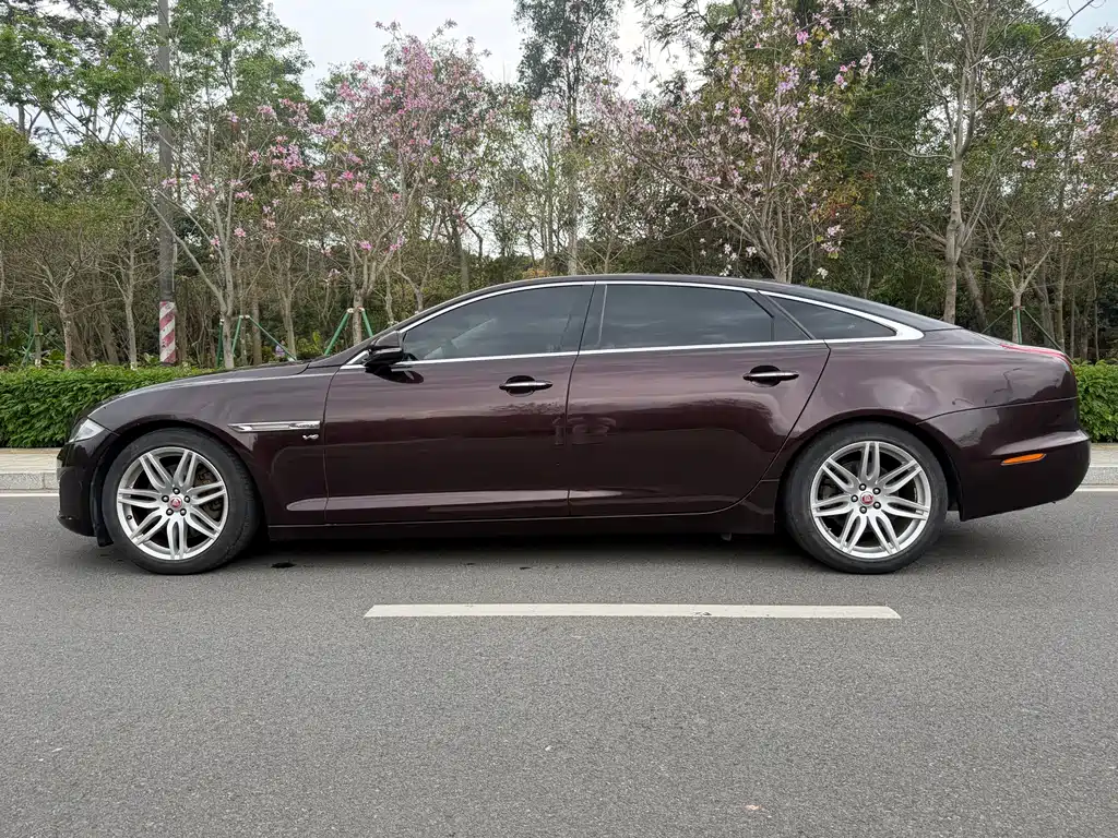 Jaguar XJ 2018 — фото 6