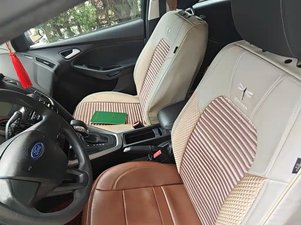 Ford Focus 2015 — фото 16