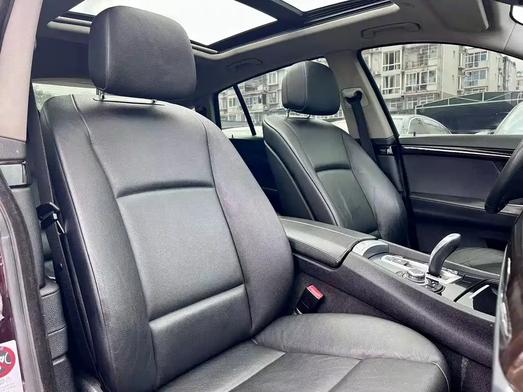 BMW 5 Series GT 2012 — фото 17