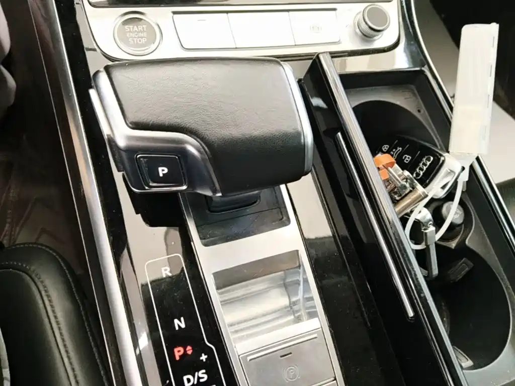Audi A8 2021 — фото 14