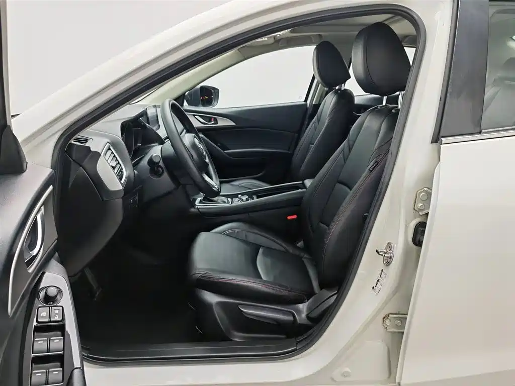 Mazda 3 Axela 2018 — фото 10