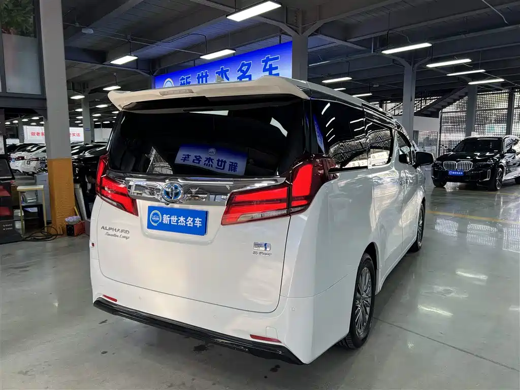 Toyota Alphard 2021 — фото 14