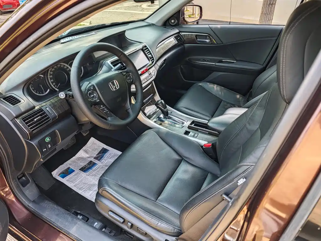 Honda Accord 2016 — фото 20