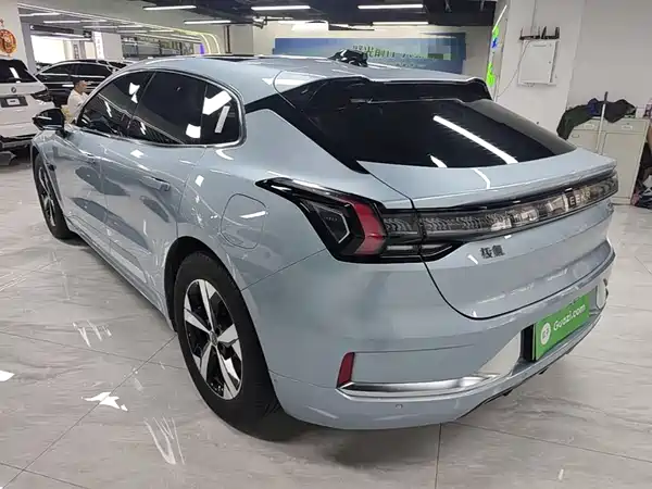 Zeekr 001 2024