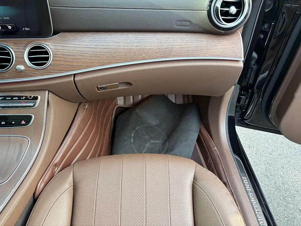 Mercedes-Benz E-Class 2023 — фото 15