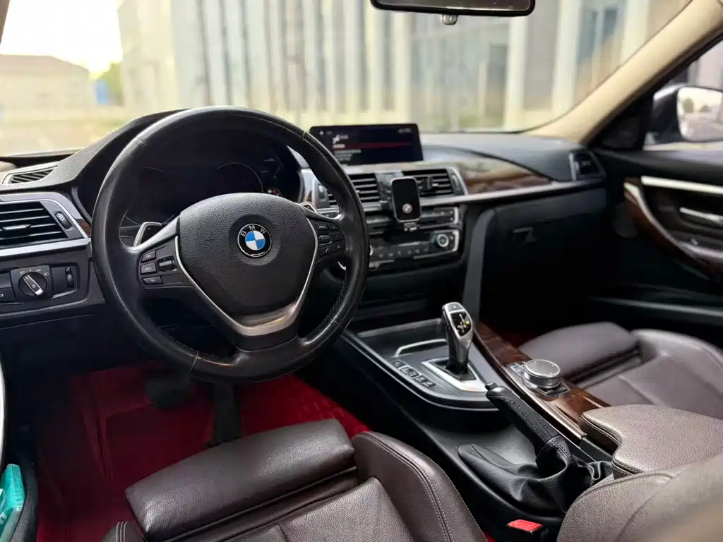 BMW 3 Series 2018 — фото 4