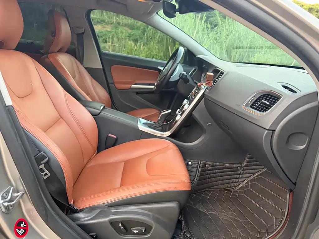 Volvo S60 2015 — фото 14