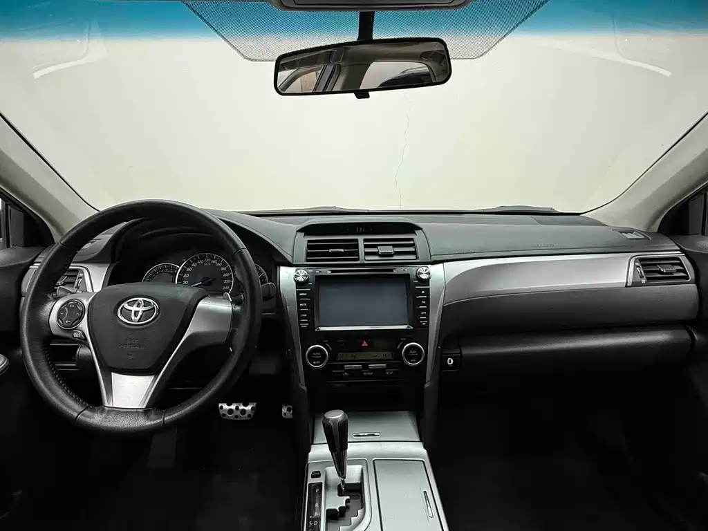 Toyota Camry 2014 — фото 7