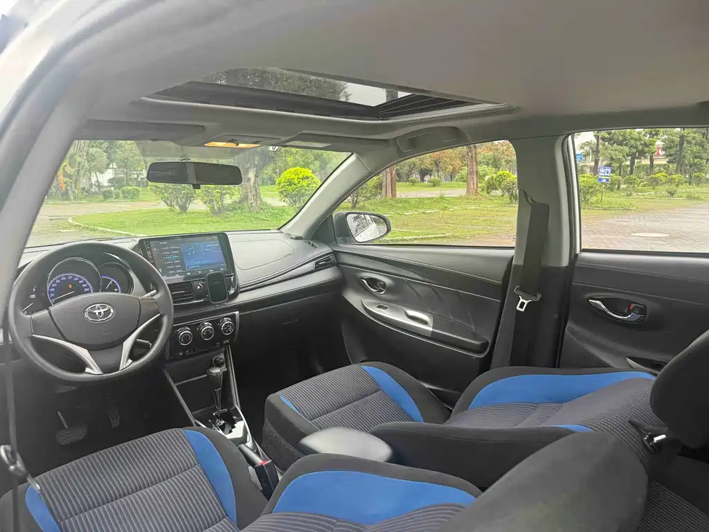 Toyota Yaris L 2017 — фото 9