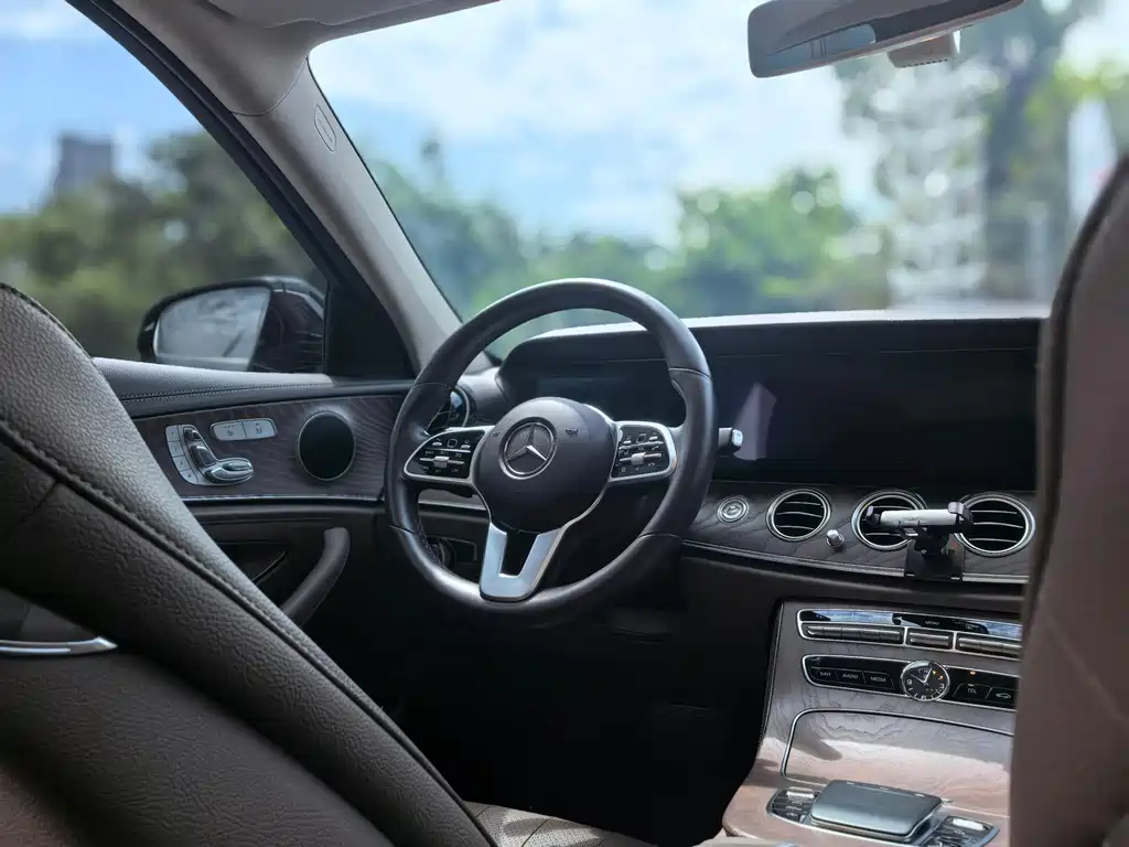 Mercedes-Benz E-Class 2020 — фото 15