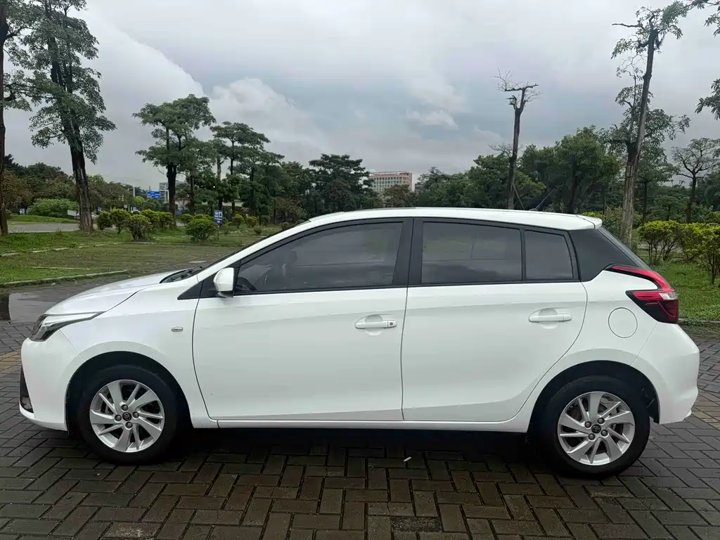 Toyota Yaris L 2017 — фото 19