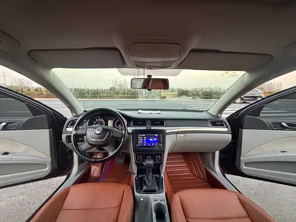 Skoda Superb 2012