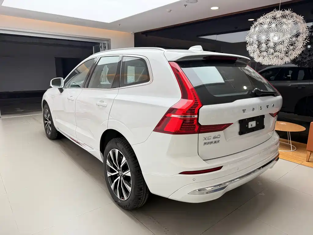 Volvo XC60 2025 — фото 8