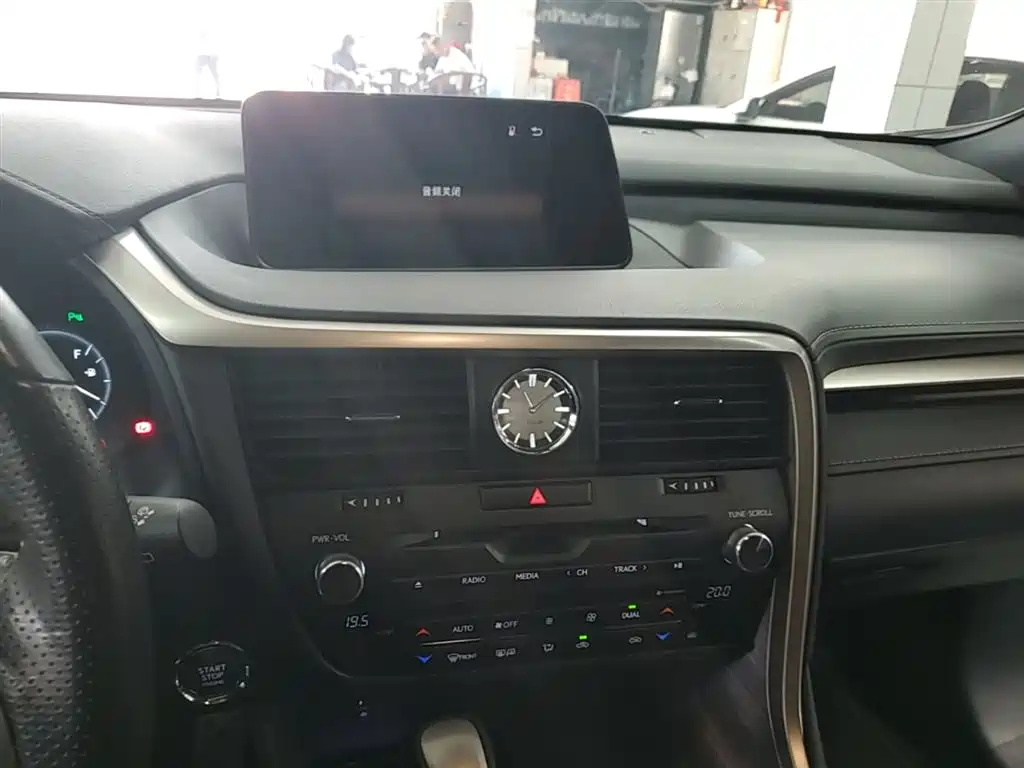 Lexus RX 2018 — фото 13
