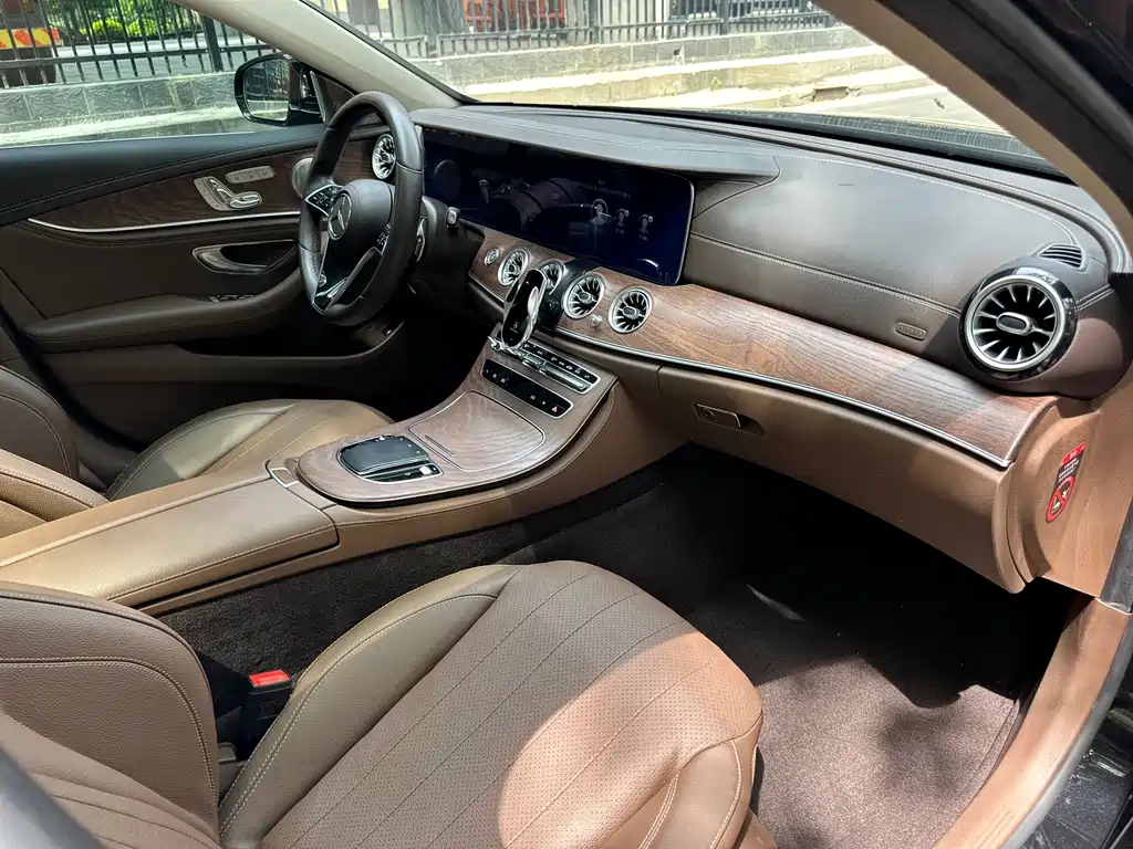 Mercedes-Benz E-Class 2023 — фото 20