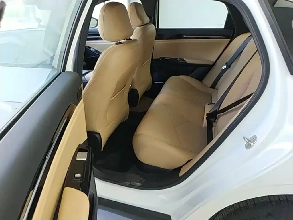 Geely Galaxy L6 2025 — фото 17