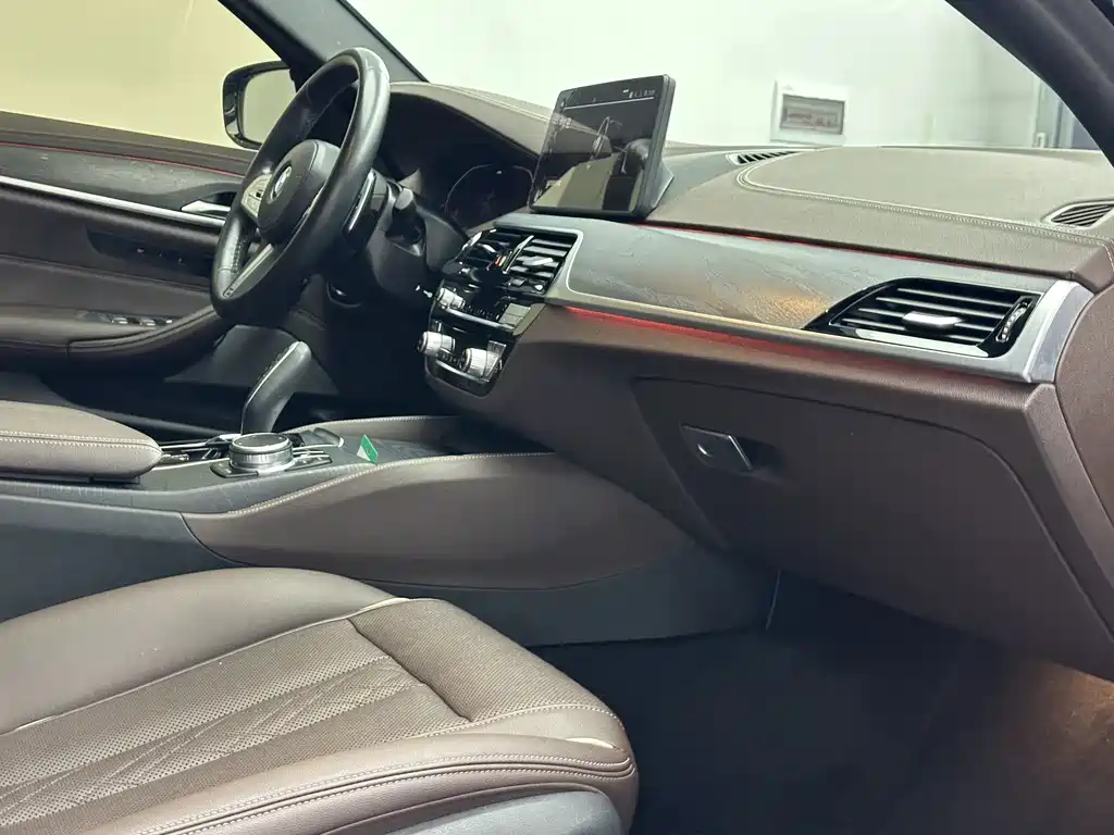 BMW 5 Series 2023 — фото 17