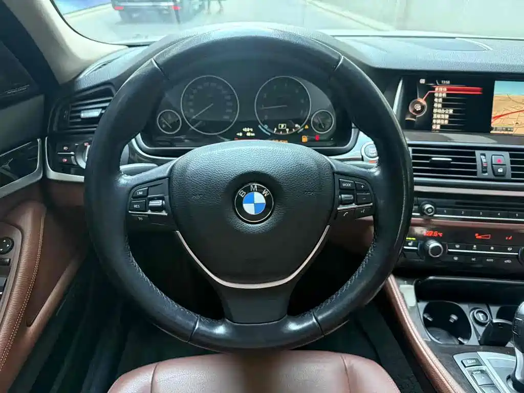 BMW 5 Series 2017 — фото 7