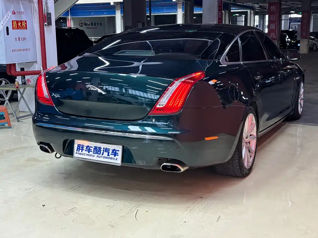 Jaguar XJ 2012 — фото 17