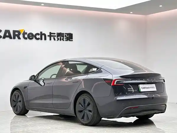 Tesla Model 3 2024