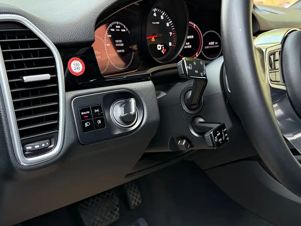 Porsche Cayenne 2018 — фото 10