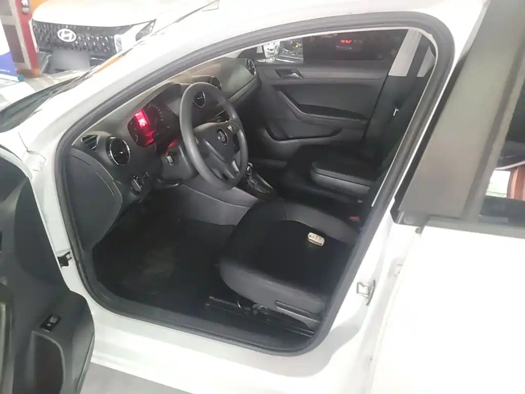 Volkswagen Jetta 2019 — фото 15