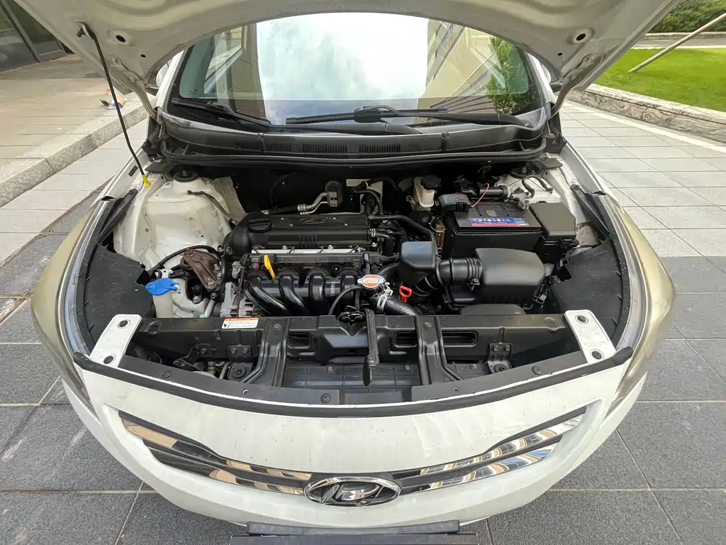 Hyundai Verna 2017 — фото 16