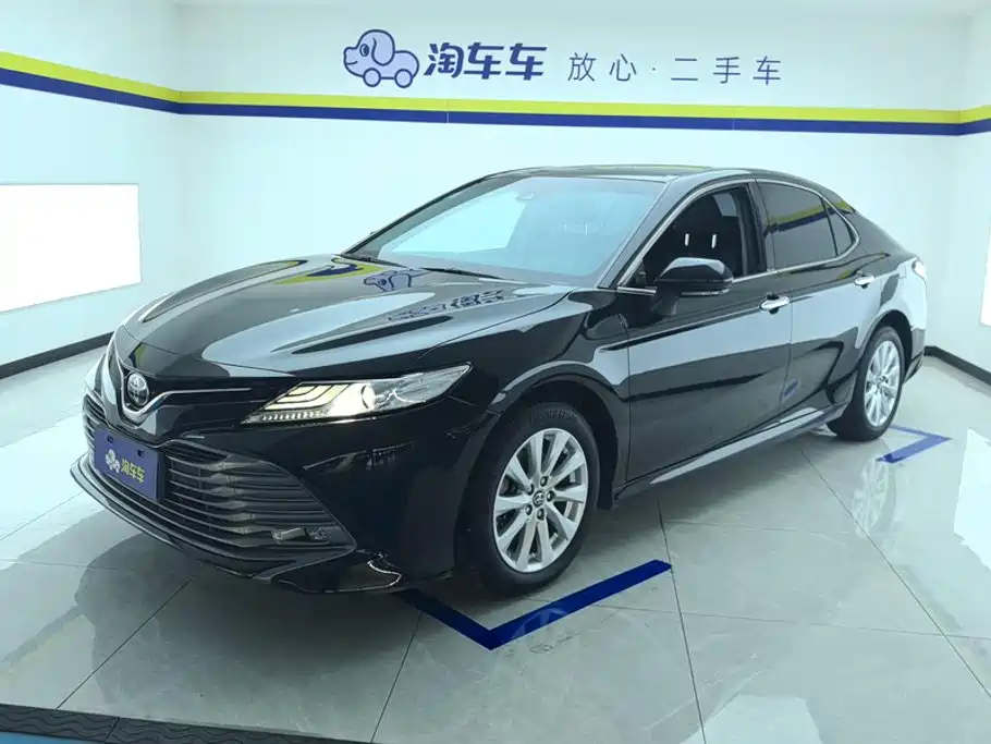 Toyota Camry 2021 — фото 1