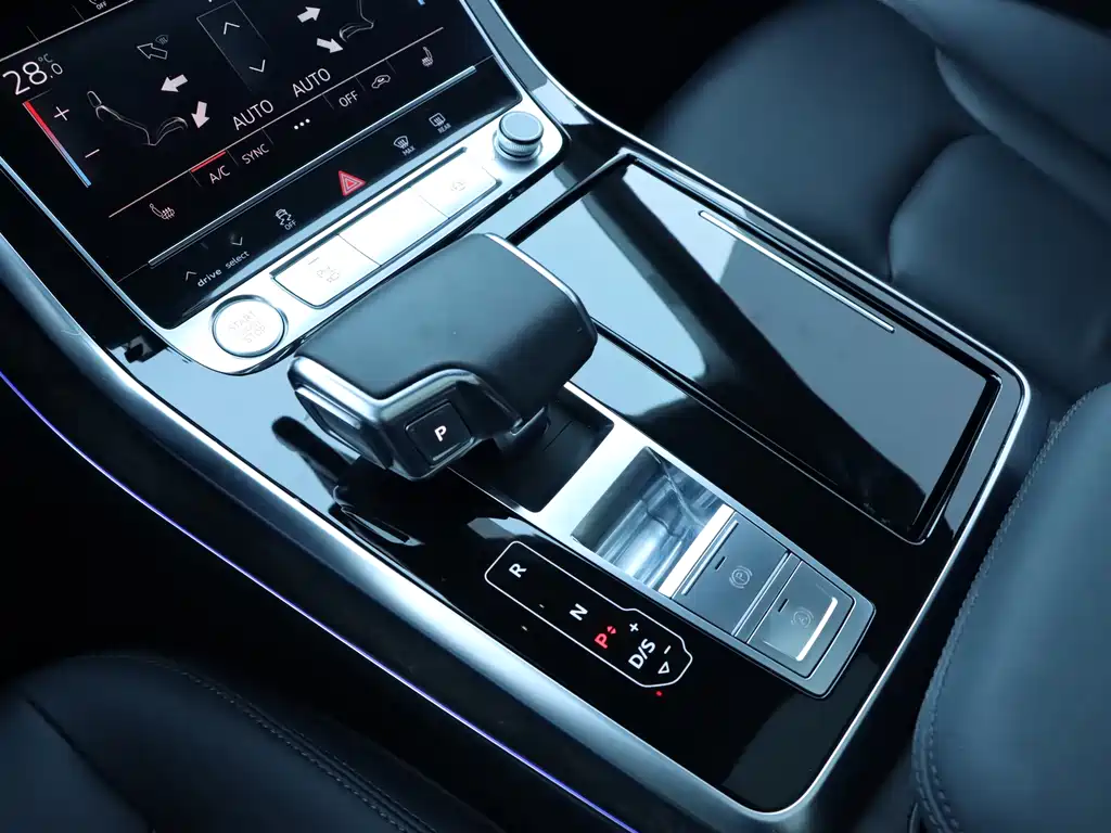 Audi Q8 2020 — фото 19