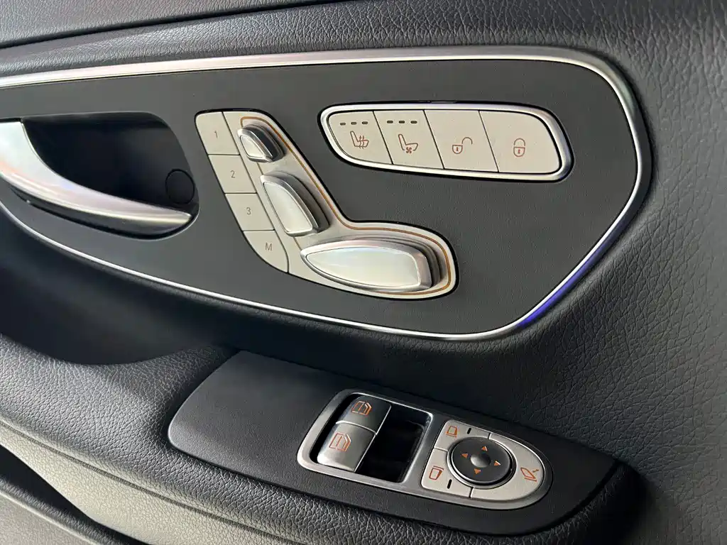 Mercedes-Benz V-Class 2022 — фото 20