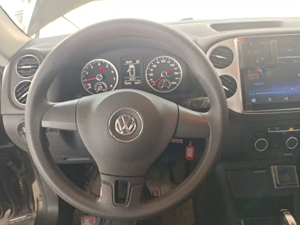 Volkswagen Tiguan 2017 — фото 11