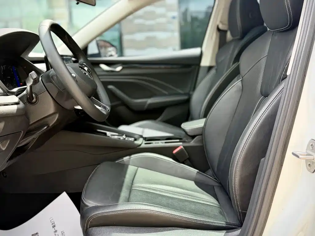 Skoda Octavia 2023 — фото 10
