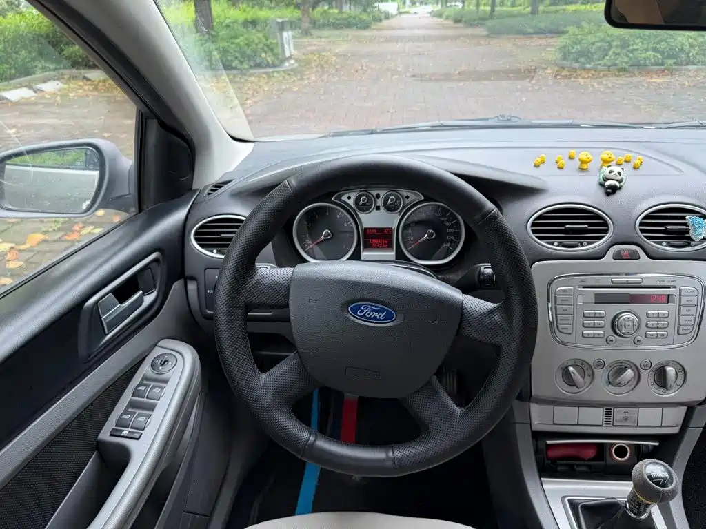 Ford Focus 2013 — фото 10