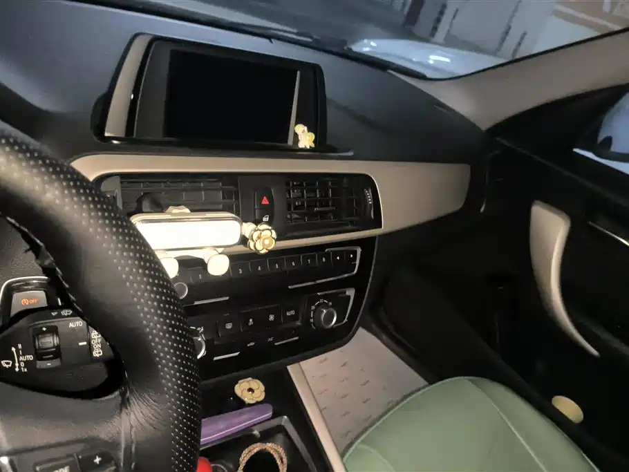 BMW 1 Series 2018 — фото 13