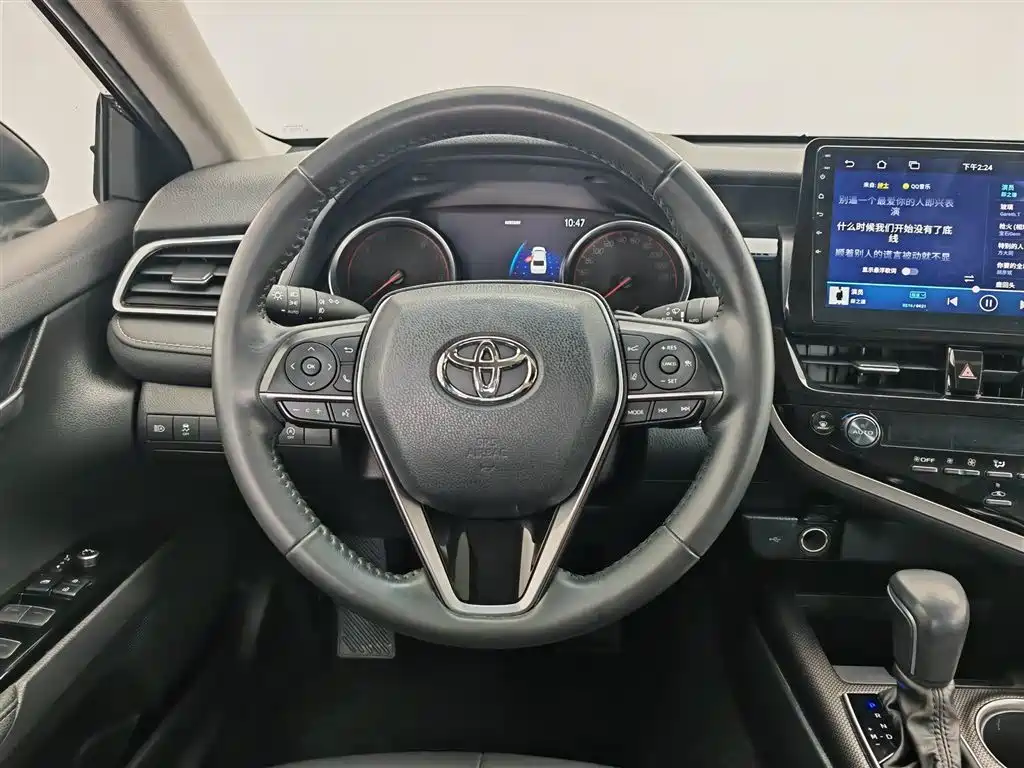 Toyota Camry 2022 — фото 11