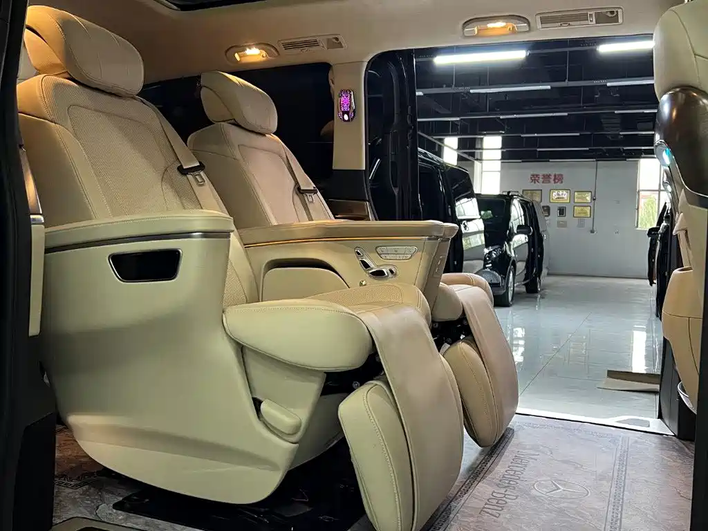 Mercedes-Benz V-Class 2023 — фото 11