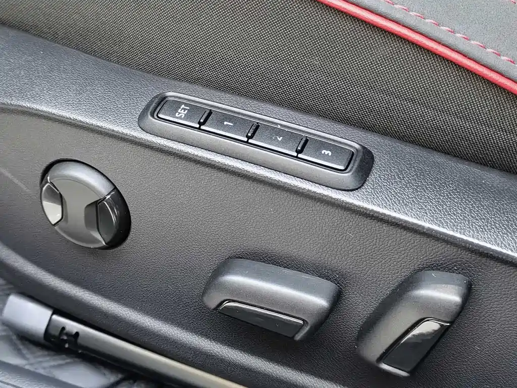 Volkswagen Golf GTI 2022 — фото 18