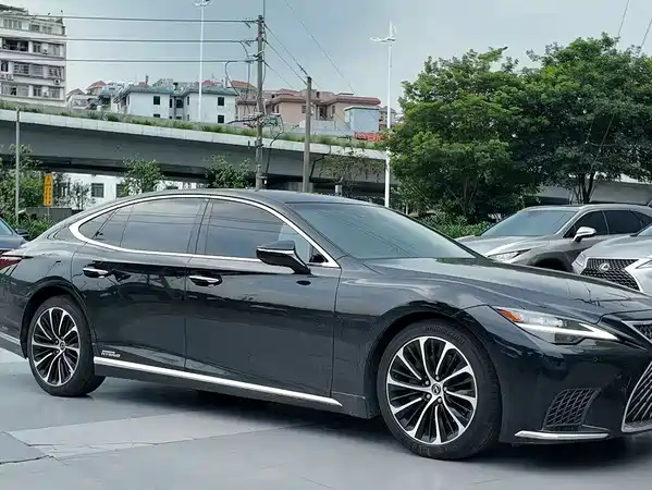 Lexus LS 2021