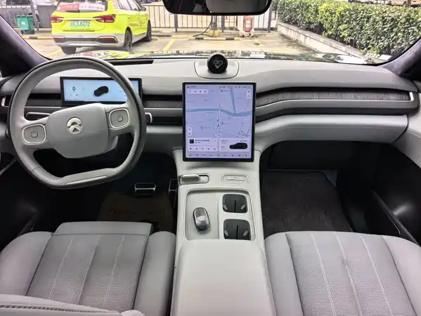 NIO ES8 2023